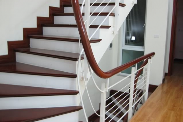 Đặc trưng mặt bậc cầu thang gỗ căm xe